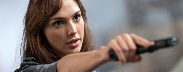 ¿Tiene Gal Gadot pechos suficientes para encarnar a Wonder Woman?