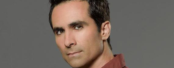 Néstor Carbonell, invitado en el piloto de ‘Smart One’