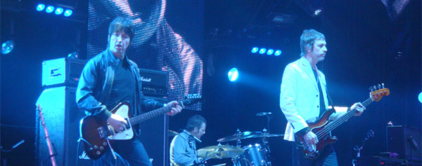 Oasis seduce a Madrid con chulería