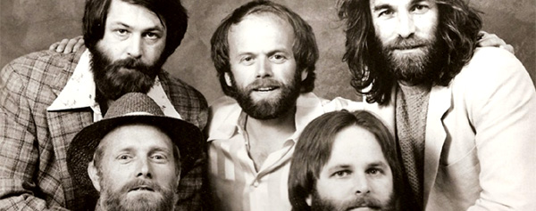 Mike Love echa a Brian Wilson de los Beach Boys