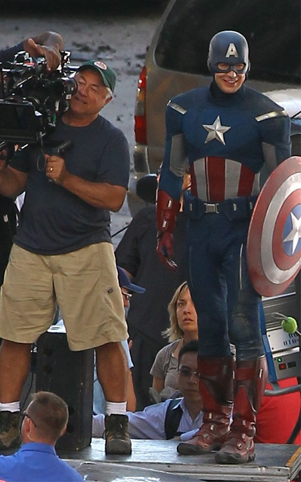 El nuevo traje del Capi en 'Los Vengadores' · Imagen 1