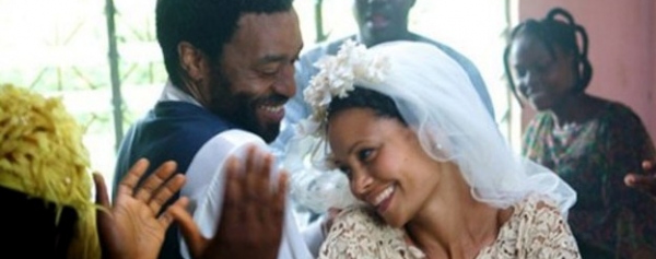Thandie Newton y Chiwetel Ejiofor, en ‘Medio sol amarillo’