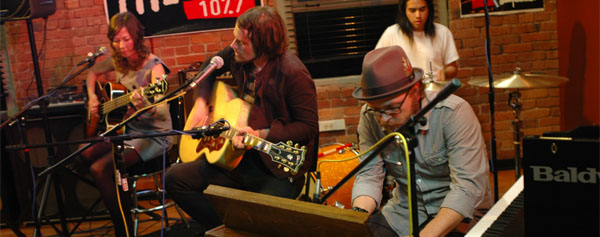 Daft Punk toca con Phoenix