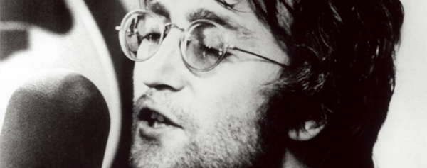 Lennon vuelve de la muerte... para regalar portátiles al tercer mundo