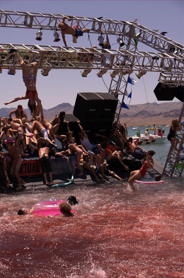 Piranha 3D: atemorizando al veraneante · Imagen 5